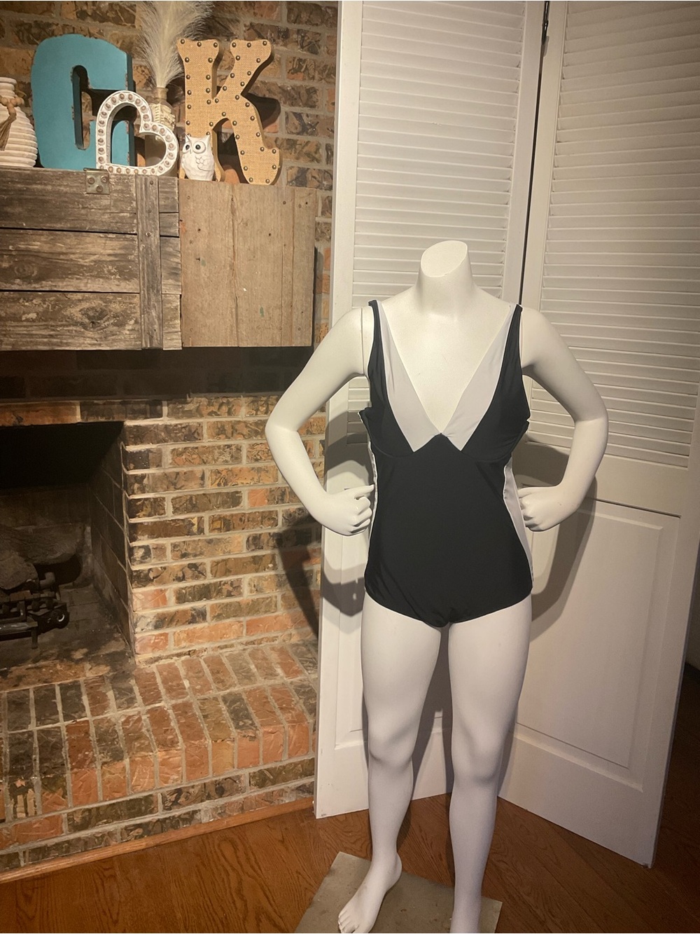 Colorblock One-Piece Swimsuit Black & White size large sexy slimming